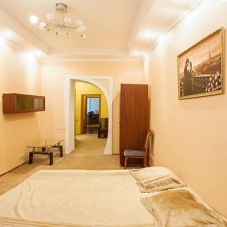 Апартаменти Вул Кониського 5 На 6 Осіб Біля Медичного Університету Lviv Eksteriør bilde