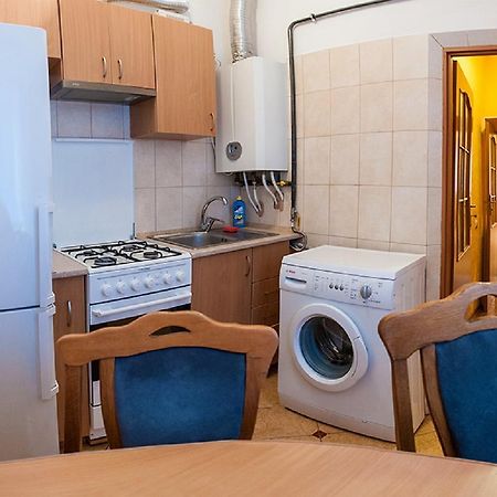 Апартаменти Вул Кониського 5 На 6 Осіб Біля Медичного Університету Lviv Eksteriør bilde