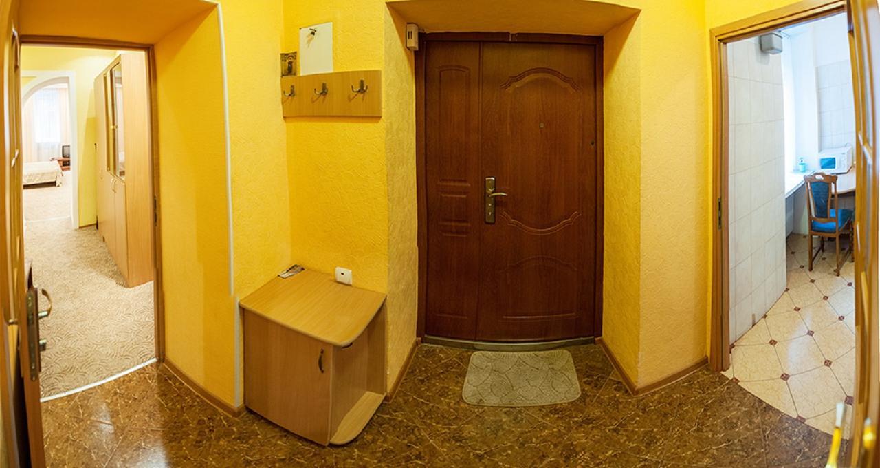 Апартаменти Вул Кониського 5 На 6 Осіб Біля Медичного Університету Lviv Eksteriør bilde