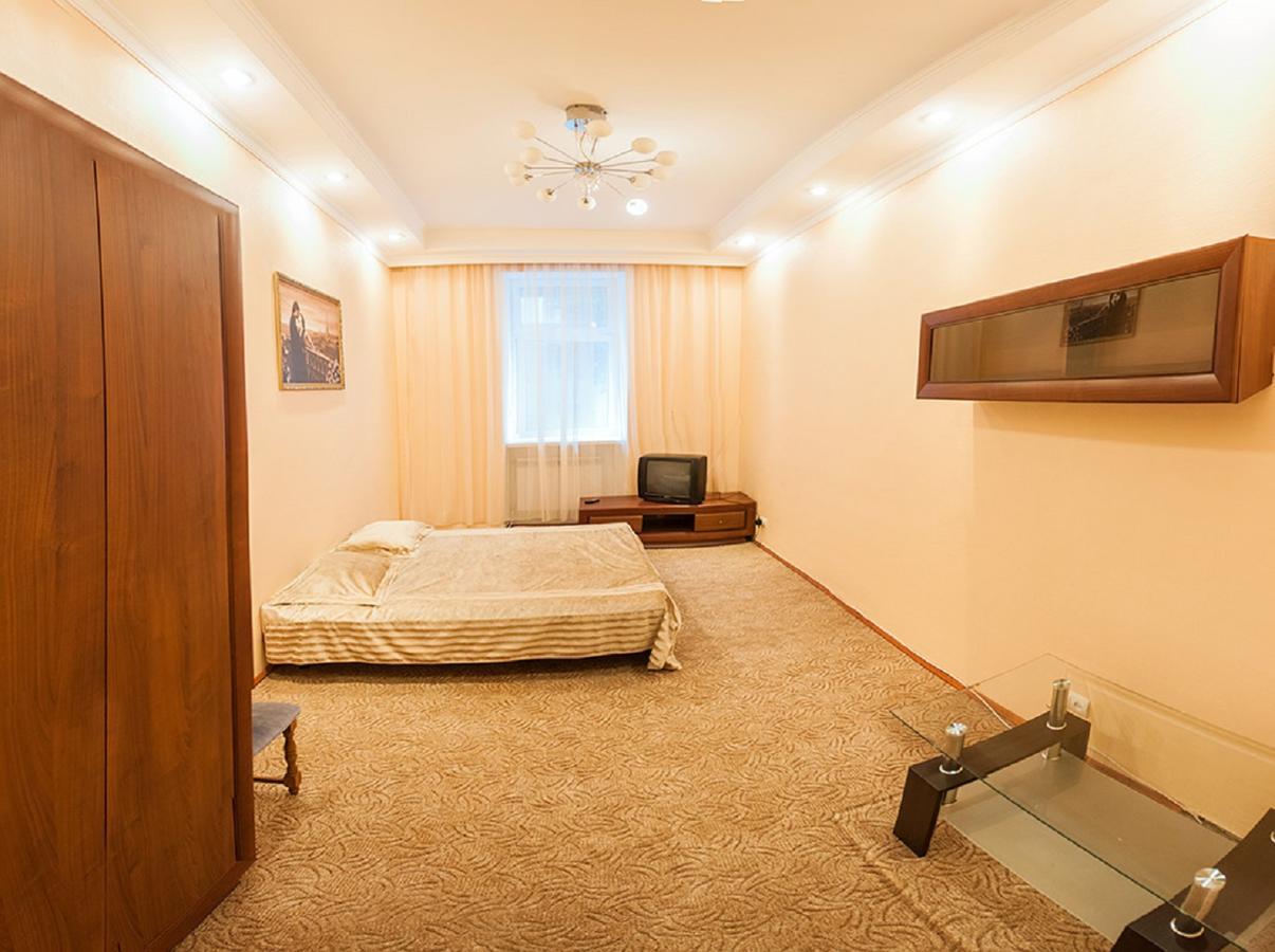 Апартаменти Вул Кониського 5 На 6 Осіб Біля Медичного Університету Lviv Eksteriør bilde